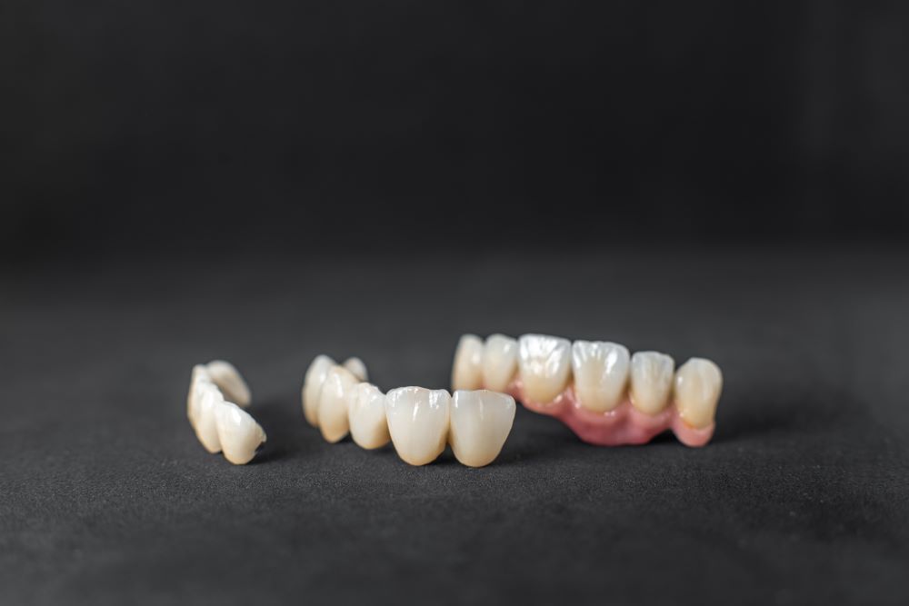 dental crowns on the black background FAP2QZQ 1