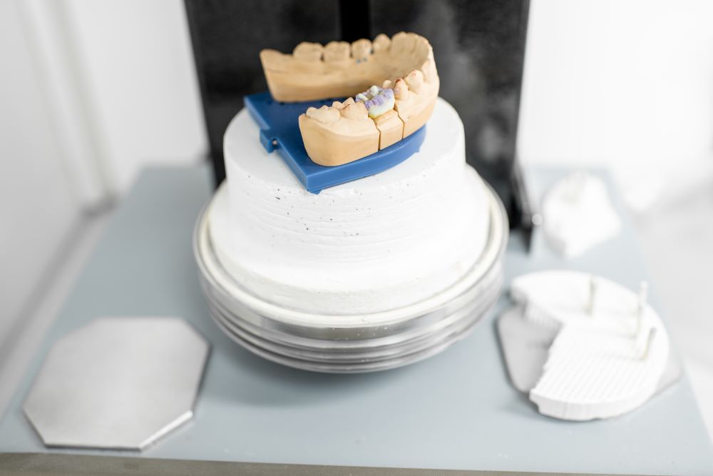 全瓷牙冠用途廣，美白牙齒、保護真牙都靠它